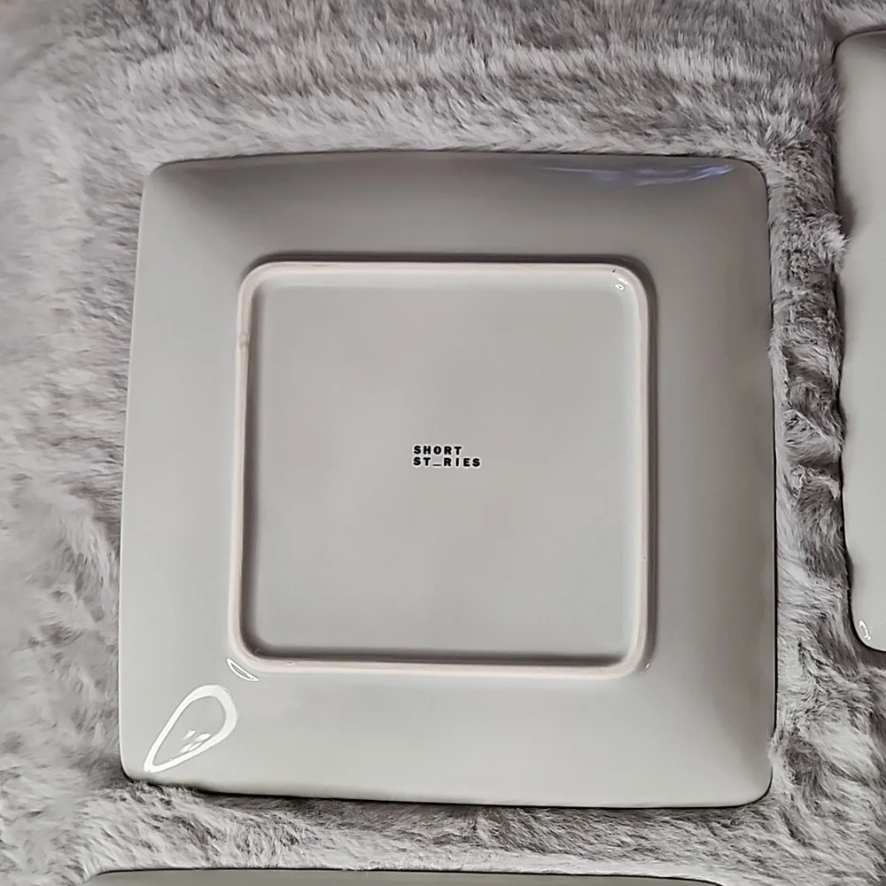 NIB Short Stories Gray Marble‎ Pattern Set of 4 Square Plates